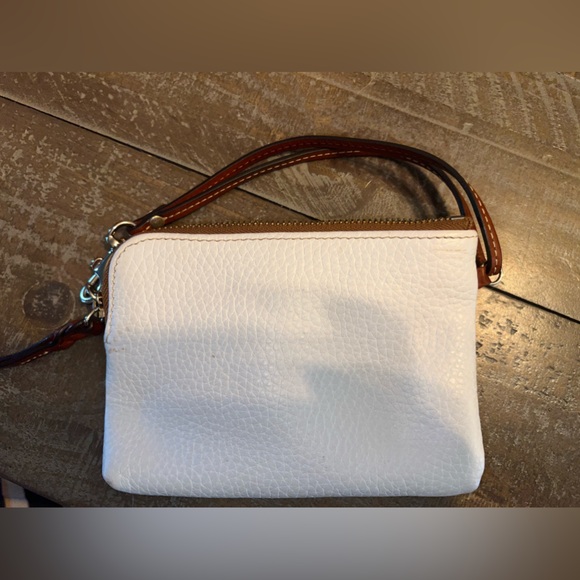 Dooney & Bourke white wristlet - Picture 5 of 8